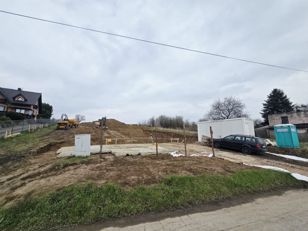 Budowa domu jednorodzinnego z garażem w piwnicy Trojanowice - zdjęcie 1